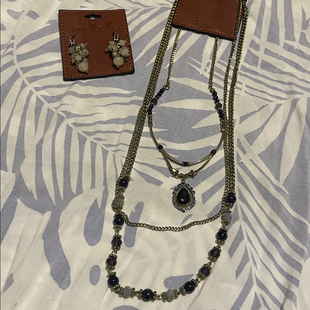 Elegant Gold and Black Necklace